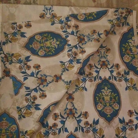 Beautiful Brand New Multicolor King Size Flat Sheet and 2 PIllow cases Set - Picture 2 of 3